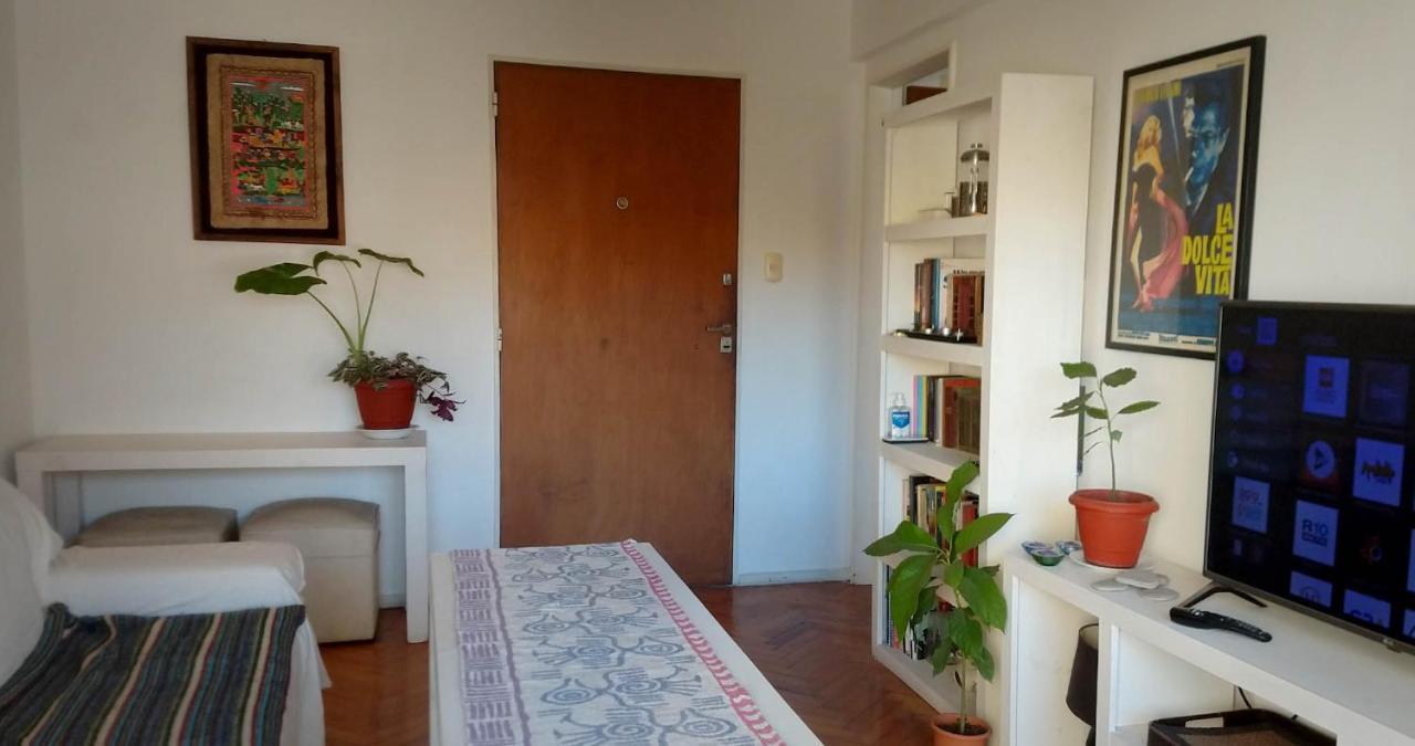 Apartamento Depto 2 ambientes muy luminoso con internet y vista a la plaza Ciudad Autónoma de Ciudad Autónoma de Buenos Aires Exterior foto