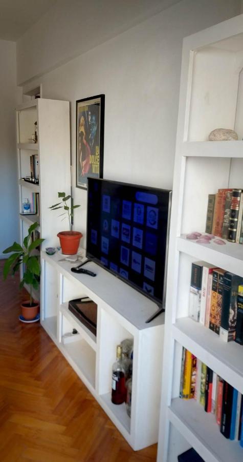 Apartamento Depto 2 ambientes muy luminoso con internet y vista a la plaza Ciudad Autónoma de Ciudad Autónoma de Buenos Aires Exterior foto