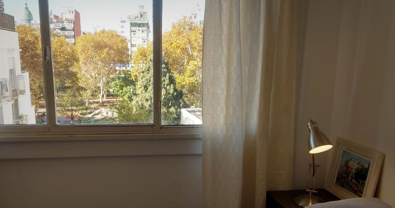 Apartamento Depto 2 ambientes muy luminoso con internet y vista a la plaza Ciudad Autónoma de Ciudad Autónoma de Buenos Aires Exterior foto